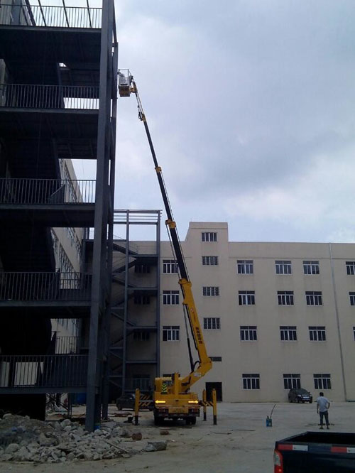 高空作業車作業現場